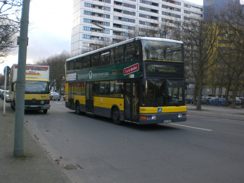MAN-Doppeldecker auf der Linie M21 nach Rosenthal Uhlandstrae an der Haltestelle Mrkisches Viertel Wilhelmsruher Damm/Treuenbrietzener Strae.
