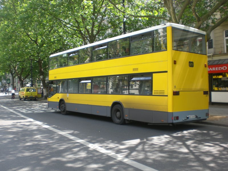 MAN-Doppeldecker auf der Linie M29 nach U-Bahnhof Hermannplatz am U-Bahnhof Uhlandstrae.