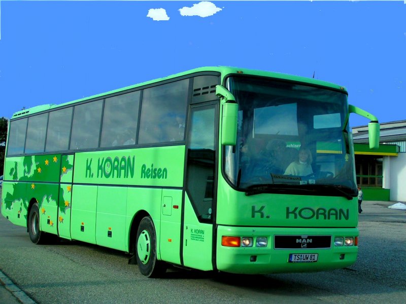 MAN der Fa.KORAN karrt Faschingsnarren nach Ried i.I.; 080120