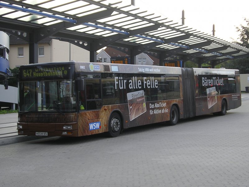 MAN Gelenkbus,Linie 647 von Hattingen Mitte  S  ber W-Elberfeld nach Wuppertal Hbf.,als Werbetrger des Brenticket.(03.09.2008)