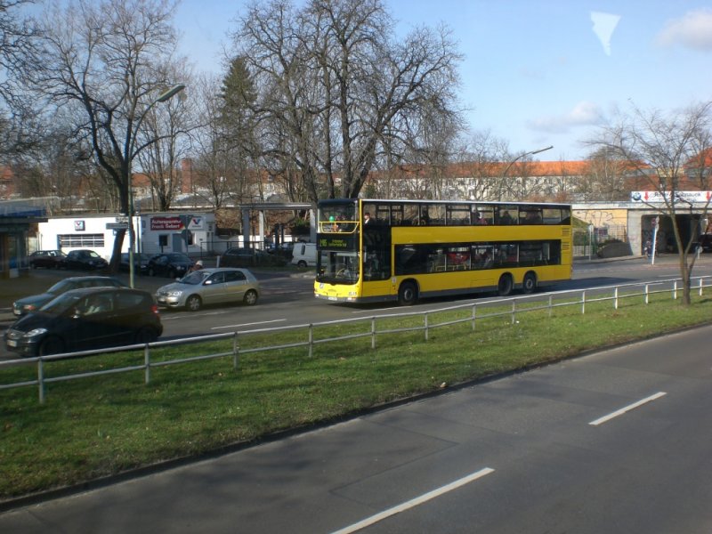 MAN Lion's City DD (Doppelstock) auf der Linie M85 nach S-Bahnhof Lichterfelde Sd an der Haltestelle Steglitz Hndelplatz.