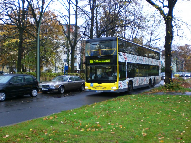 MAN Lion's City DD (Doppelstock) auf der Linie 186 nach S-Bahnhof Grunewald Nahe der Haltestelle Grunewald Roseneck.