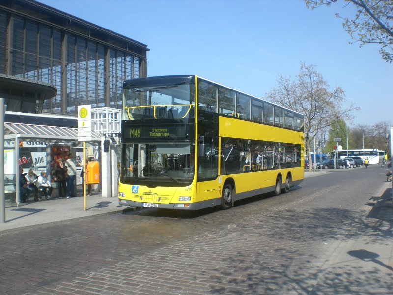 MAN Lion's City DD (Doppelstock) auf der Linie M49 nach Staaken Reimerweg am S+U Bahnhof Zoologischer Garten.