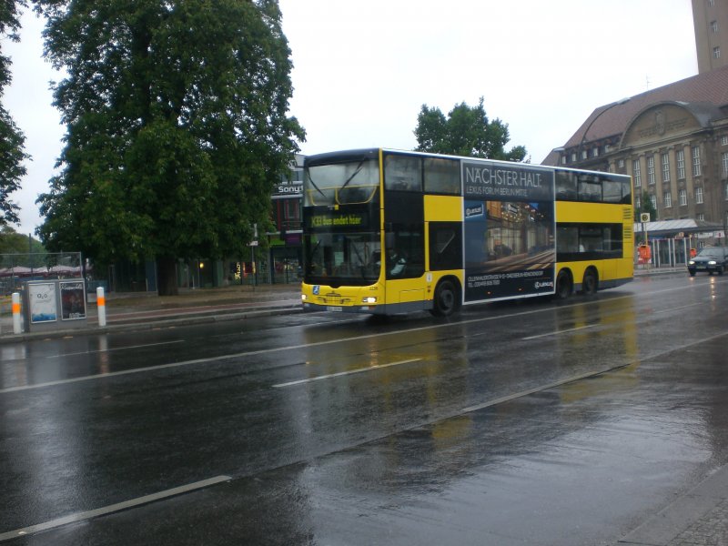 MAN Lion's City DD (Doppelstock auf der Linie X33 am S-Bahnhof Spandau.

