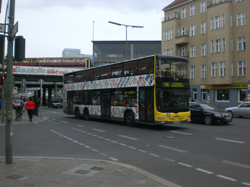 MAN Lion's City DD (Doppelstock) auf der Linie M46 nach S+U Bahnhof Zoologischer Garten am S-Bahnhof Schneberg.