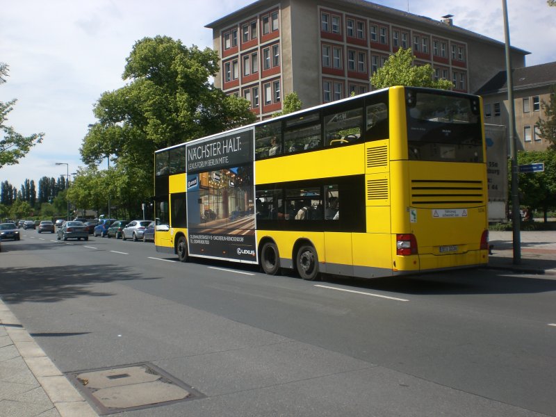 MAN Lion's City DD (Doppelstock) auf der Linie X33 nach S+U Bahnhof Rathaus Spandau am U-Bahnhof Rathaus Reinickendorf.

