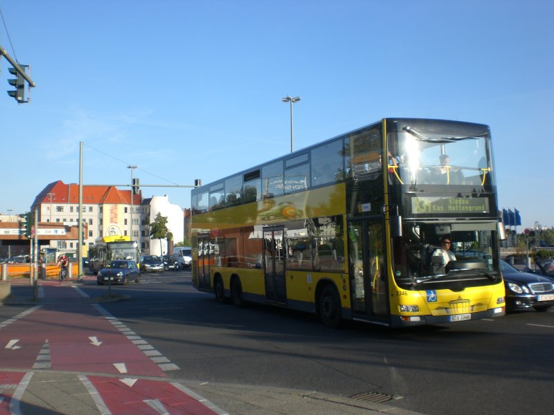 MAN Lion's City DD (Doppelstock) auf der Linie X34 nach Kladow Kaserne Hottengrund an der Haltestelle Charlottenburg Messedamm/ZOB/ICC.