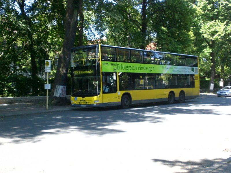 MAN Lion's City DD (Doppelstock) auf der Linie M19 nach S-Bahnhof Grunewald an der Haltestelle Grunewald Hagenplatz.