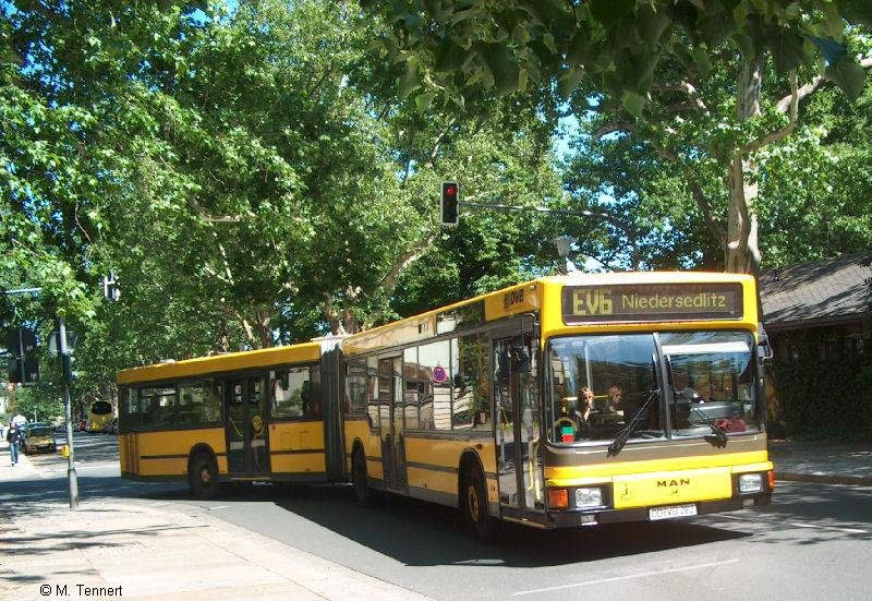 MAN NG312 der DVB (454 111-5/DD-VB 282) an der Kreuzung Weintraubenstr./Carusufer auf SEV 6. (18.05.07)