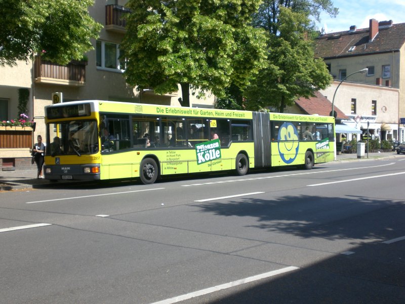 MAN Niederflurbus 1. Generation auf der Linie 125 nach S-Bahnhof Frohnau am U-Bahnhof Residenzstrae.