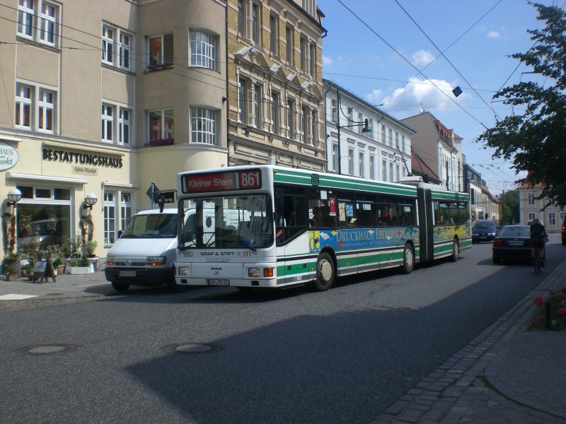 MAN Niederflurbus 1. Generation (Oberleitung) auf der Linie 861 nach Kleiner Stern an der Haltestelle Am Markt.