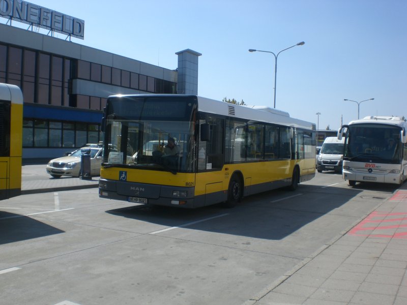 MAN Niederflurbus 2. Generation als SEV fr die S-Bahnlinien 9 und 45 zwischen Flughafen Schnefeld und S-Bahnhof Schneweide.