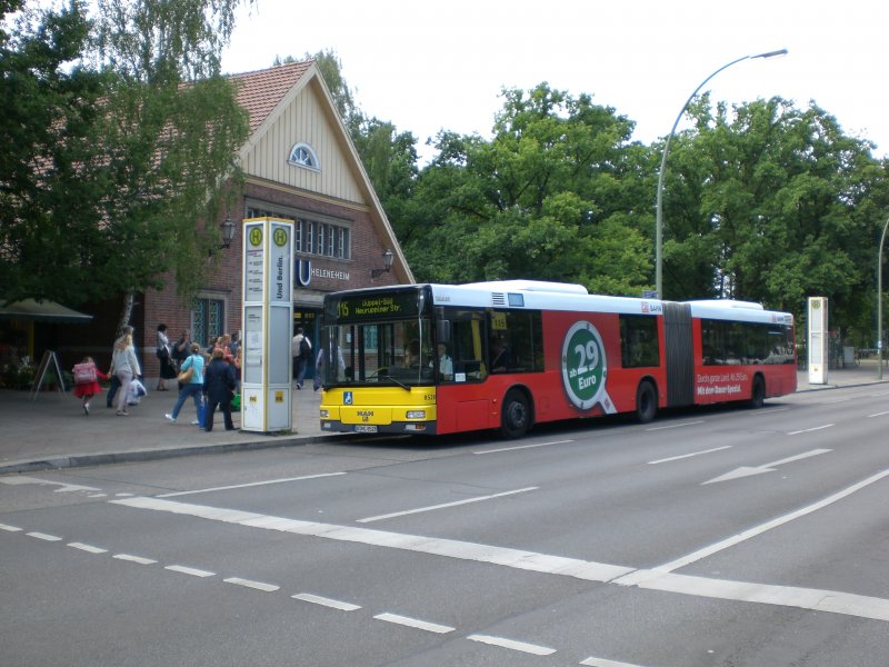 MAN Niederflurbus 2. Generation auf der Linie 115 nach Dppel-Sd Neuruppiner Strae am U-Bahnhof Oskar-Helene-Heim.