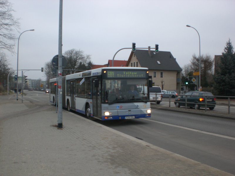 MAN Niederflurbus 2. Generation auf der Linie 601 nach Teltow Sigridshorst am S-Bahnhof Teltow Stadt.
