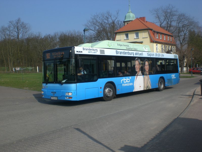 MAN Niederflurbus 2. Generation auf der Linie 982 nach Klinikum am Bahnhof Rosengarten.