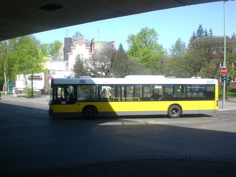 MAN Niederflurbus 2. Generation auf der Linie 248 am U-Bahnhof Breitenbachplatz.