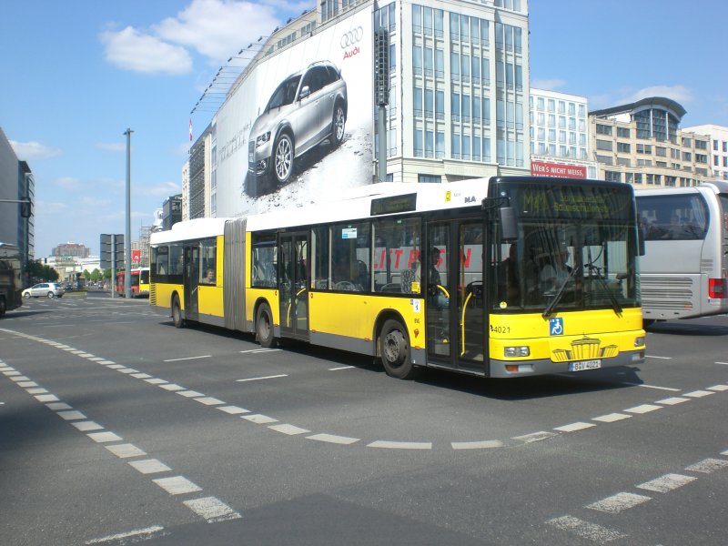MAN Niederflurbus 2. Generation auf der Linie M41 nach Baumschulenweg Sonnenallee/Baumschulenstrae am S+U Bahnhof Potsdamer Platz.