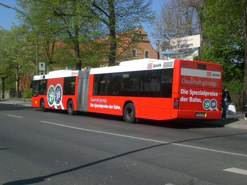 MAN Niederflurbus 2. Generation auf der Linie X83 nach Zehlendorf Knigin-Luise-Strae am U-Bahnhof Dahlem-Dorf.