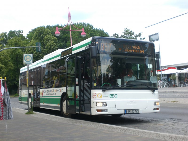 MAN Niederflurbus 2. Generation auf der Linie 867 nach Musikerviertel am S-Bahnhof Zepernick.
