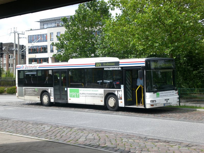MAN Niederflurbus 2. Generation auf der Linie 364 nach Groensee am Bahnhof Rahlstedt.