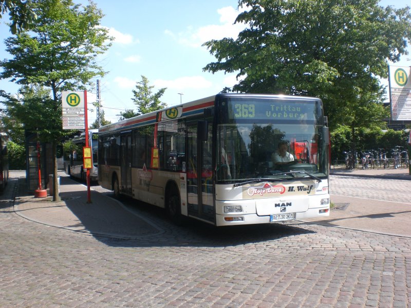 MAN Niederflurbus 2. Generation auf der Linie 369 nach Trittau Vorburg am Bahnhof Ahrensburg.