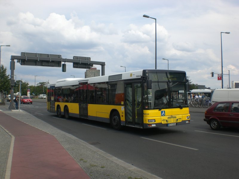 MAN Niederflurbus 2. Generation auf der Linie 120 nach Moabit Seydlitzstrae am Hauptbahnhof.