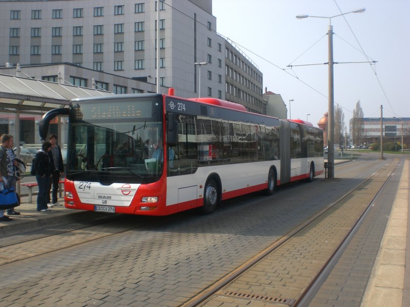 MAN Niederflurbus 3. Generation (Lions City) auf der Linie 16 nach Stadthalle am Hauptbahnhof.