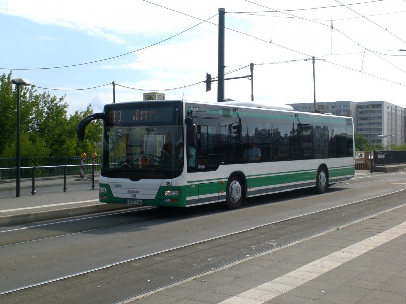 MAN Niederflurbus 3. Generation (Lions City /T) auf der Linie 893 nach Zepernick am S-Bahnhof Hohenschnhausen.