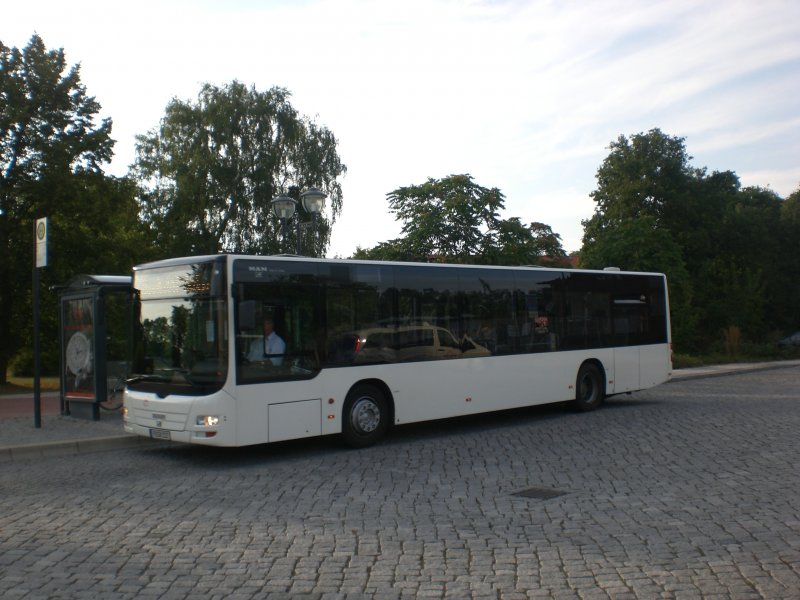 MAN Niederflurbus 3. Generation (Lions City /T) auf der Linie 710 nach Berlin S-Bahnhof Buckower Chaussee am Bahnhof Ludwigsfelde.