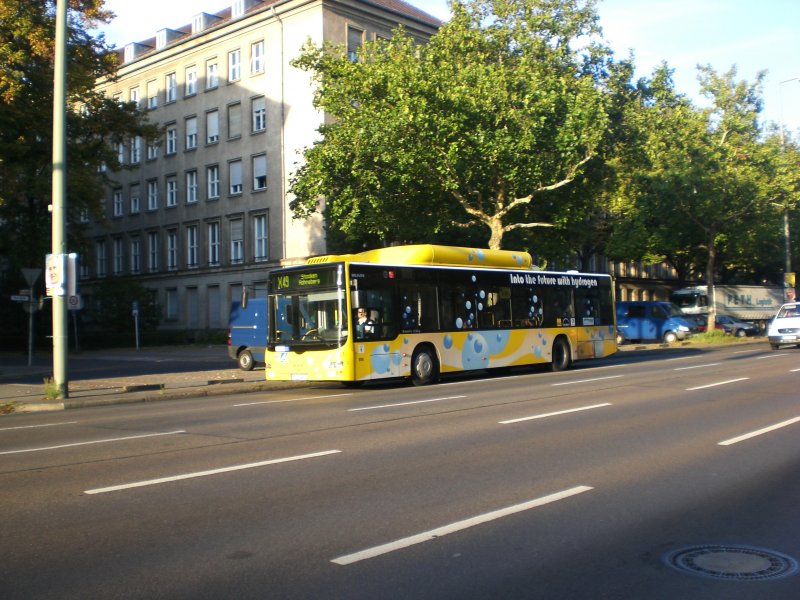 MAN Niederflurbus 3. Generation (Lions City) auf der Linie X49 nach Staaken Hahneberg nahe des S-Bahnhof Heerstrae.