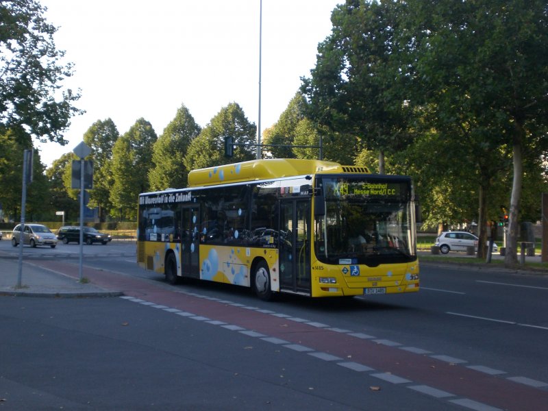 MAN Niederflurbus 3. Generation (Lions City) auf der Linie X49 nach S-Bahnhof Messe/Nord/ICC am U-Bahnhof Theodor-Heuss-Platz.