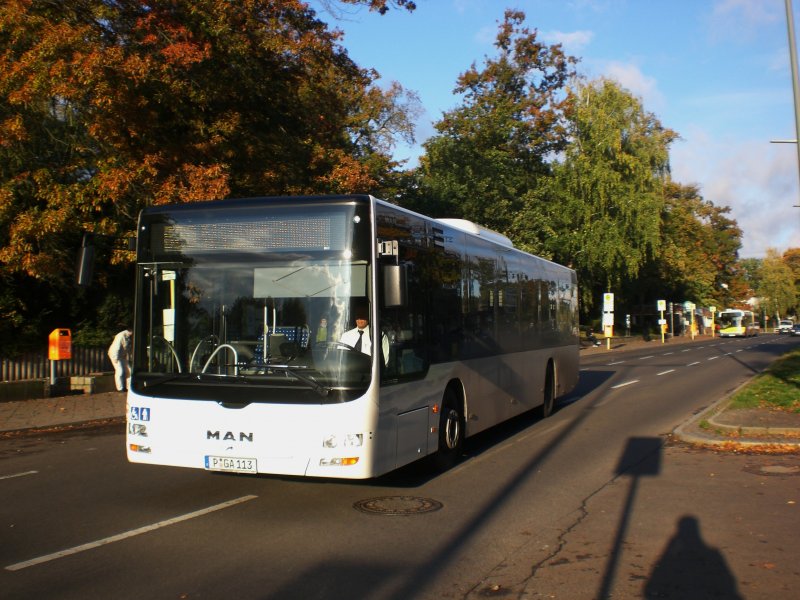 MAN Niederflurbus 3. Generation (Lions City) auf der Linie 620 nach Stahnsdorf Waldschnke am S-Bahnhof Wannsee.