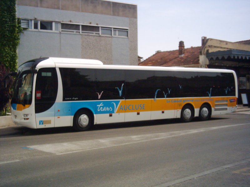 MAN R12 (Lion's Regio) als Busverbindung zwischen Avignon und L'Isle-sur-la-Sorgue ( TransVaucluse )