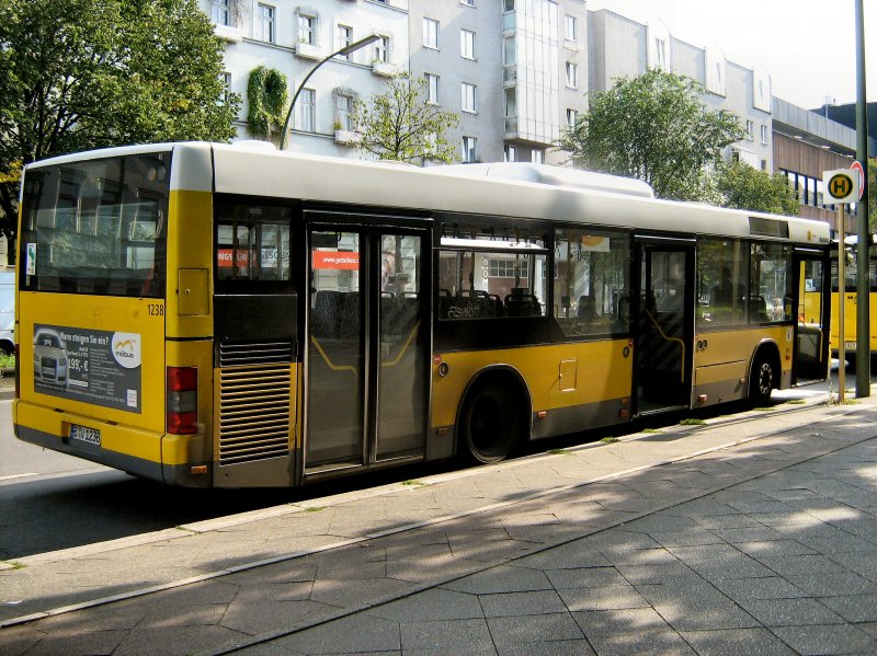 MAN-Stadtbus der BVG 1238 am Leopoldplatz, 2.9.2008