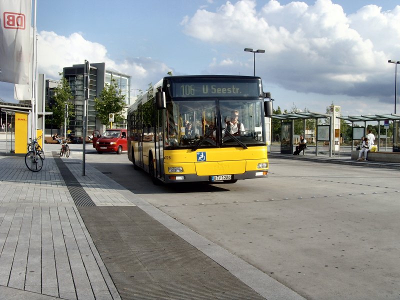 MAN-Sttadtbus nach U-Bhf Seestrasse am Bhf Sdkreuz,
JULI 2008