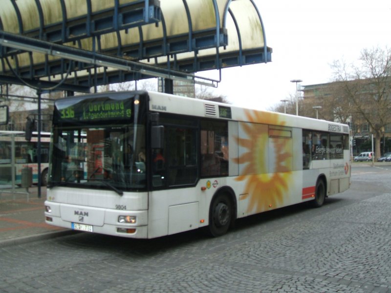 MAN ,Wagen 9804 der Bogestra ,Werbetrger der Bochumer Stadtwerke,als Linie 336,von Bochum Hbf/Bbf. nach Dortmund-Ltgendortmund (04.01.2008)