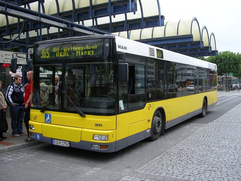 MAN,Bogestra,Wagen 0899 mit Berliner Kennzeichen ais Linie 365
von Bochum Hbf./Busbf. nach Wattenscheid Real-Markt.
