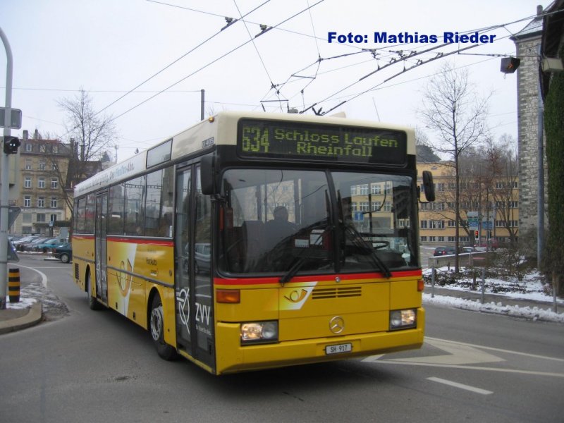 MB 405er der Postauto AG bei der Einfahrt in den Bahnhof Schaffhausen, am 20.Januar 09