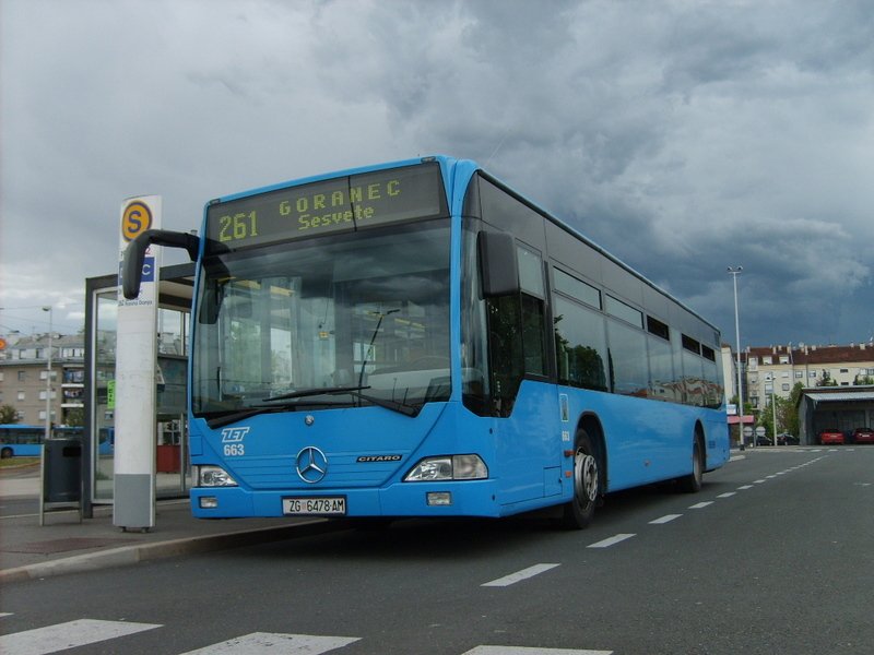 MB Citaro (1. Serie) als Linie 261 auf der Endhaltestelle Dubec.