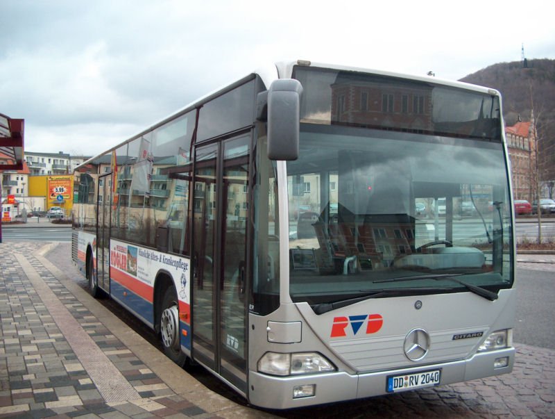 MB Citaro des RVD (Regionalverkehr Dresden GmbH/DD-RV 2040) am Busbahnhof Freital-Deuben. In 5 Minuten setzt er seine Fahrt als Linie C Richtung Possendorf fort. (9.02.07)