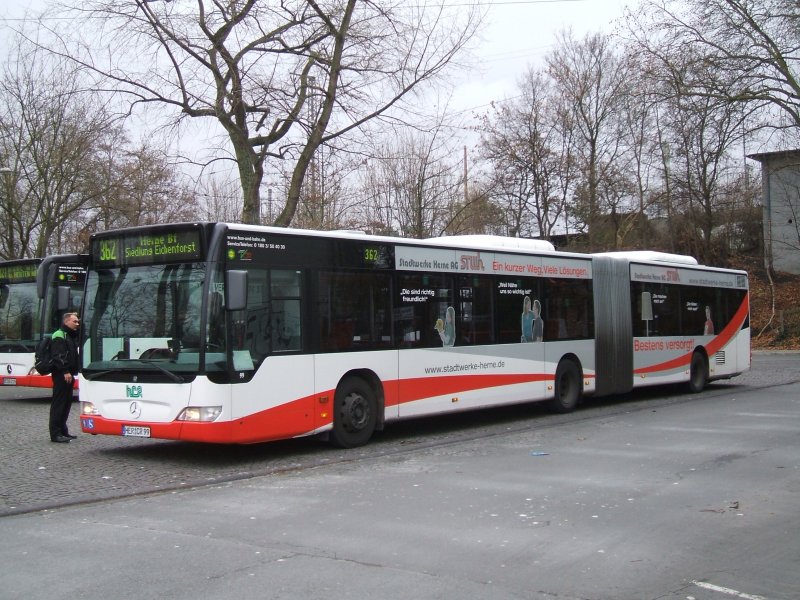 MB Citaro Gelenkbus,Linie 362 von Wanne Eickel nach Herne Bahnhof,Werbertrger der Stadtwerke Herne.(06.12.2007)