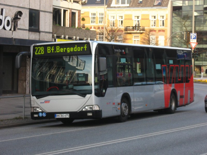 MB Citaro der VHH als 228 nach Bf Bergedorf in Bergdorf 27.3.08