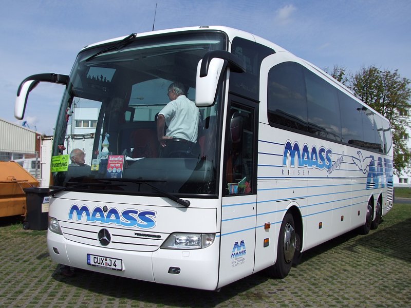 MB-TRAVEGO(Maas-Reisen) wartet in Bremerhaven auf seine Fahrgste; 090826