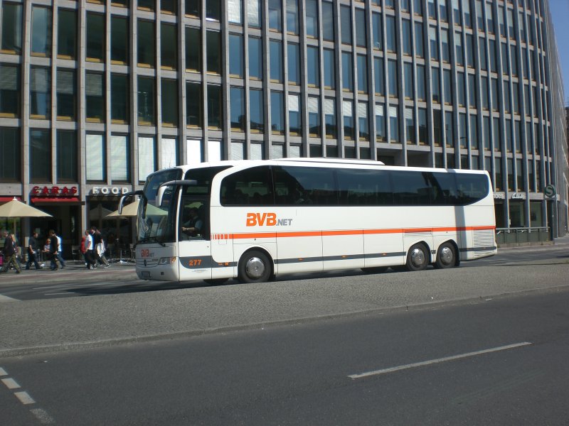 Mercedes-Benz O 340, O 350 (Tourismo) der Firma BVBNET am S+U Bahnhof Potsdamer Platz.