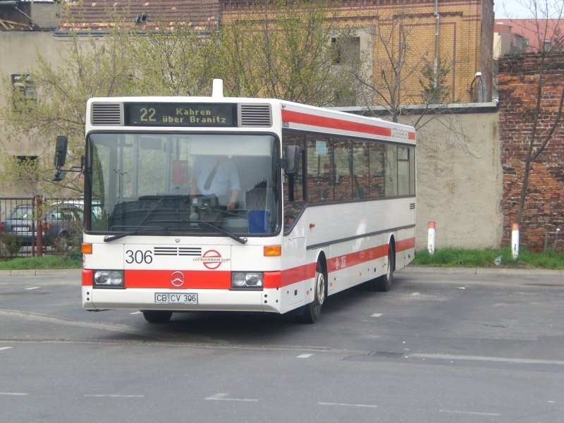 Mercedes-Benz O 405 (Hochflur-Stadtversion) auf der Linie 22 nach Kahren am Busbahnhof.