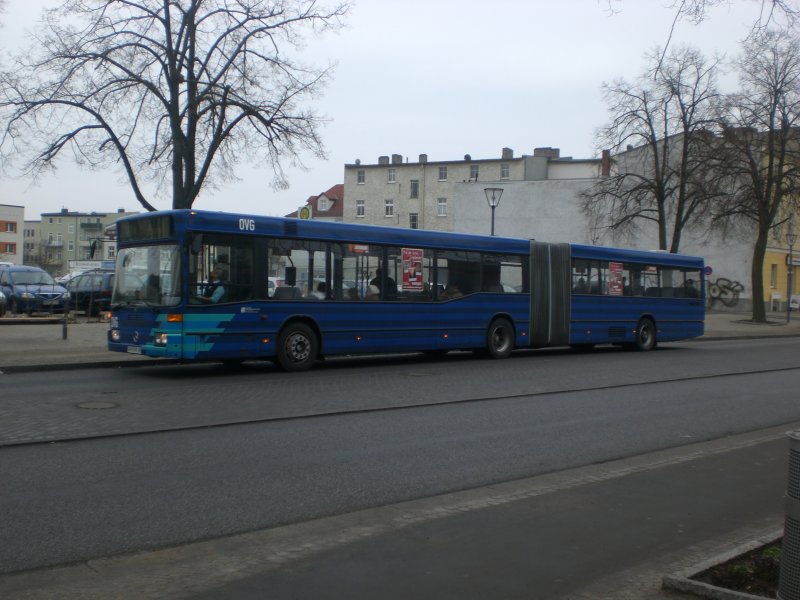 Mercedes-Benz O 405 N (Niederflur-Stadtversion) auf der Linie 824 an der Haltestelle Oranienburg,Breite Strae.