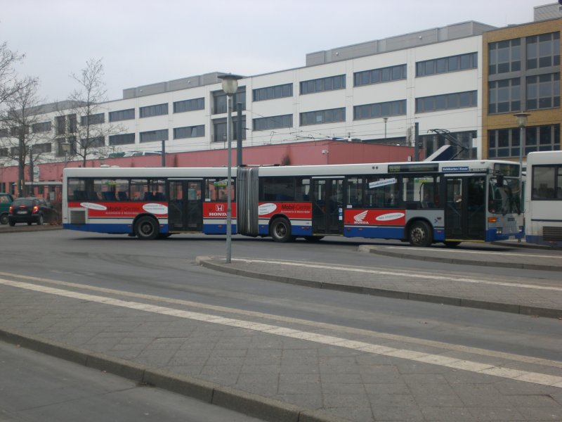 Mercedes-Benz O 405 N (Niederflur-Stadtversion) auf der Linie 638 nach S+U Bahnhof Rathaus Spandau am Hauptbahnhof.