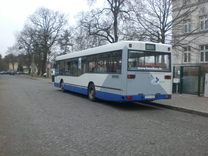 Mercedes-Benz O 405 N (Niederflur-Stadtversion) auf der Linie 654 nach Finkenkrug-West am Bahnhof Falkensee.