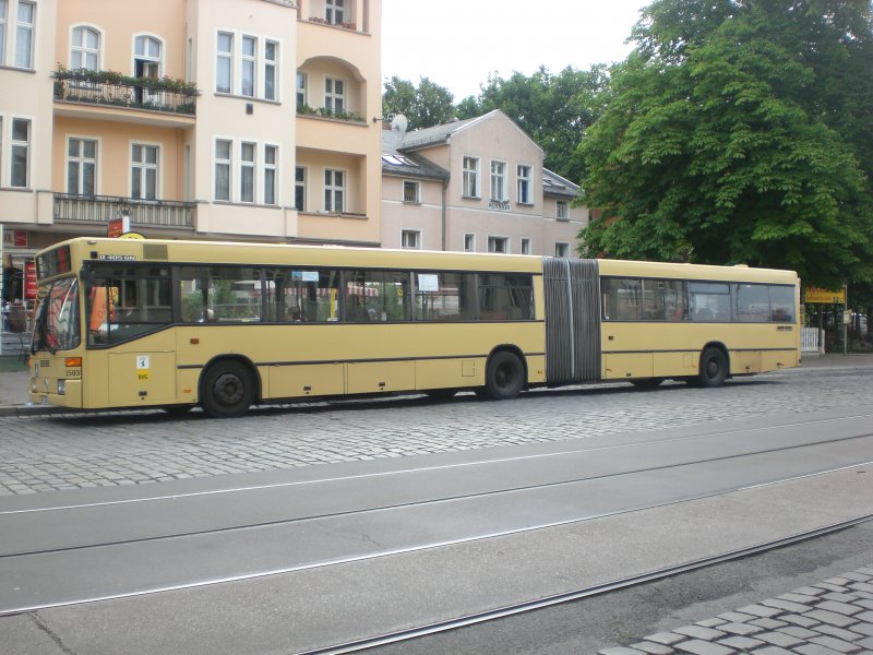 Mercedes-Benz O 405 N (Niederflur-Stadtversion) als SEV fr die Straenbahnlinie 50 zwischen S-Bahnhof Bornholmer Strae und Pankow Kirche am S+U Bahnhof Pankow. 