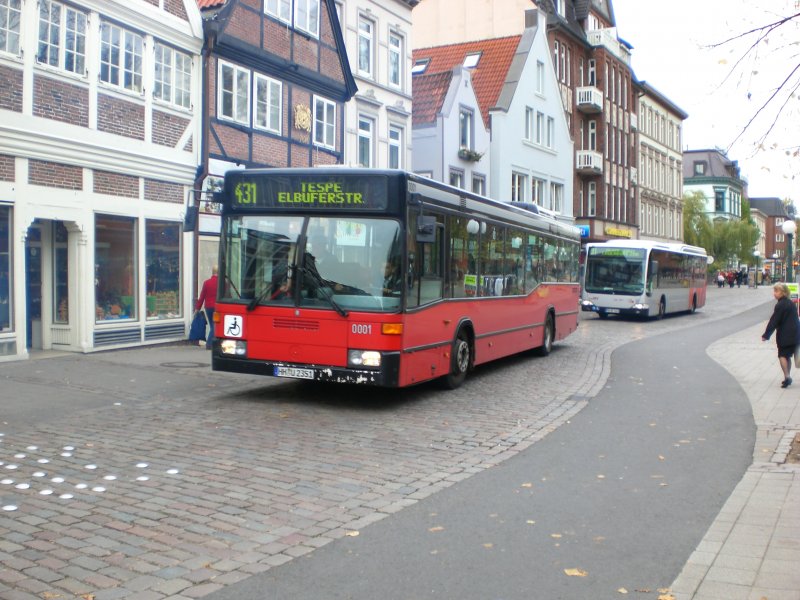 Mercedes-Benz O 405 N (Niederflur-Stadtversion) auf der Linie 431 nach Tespe Elbuferstrae an der Haltestelle Bergedorf Kupferhof.